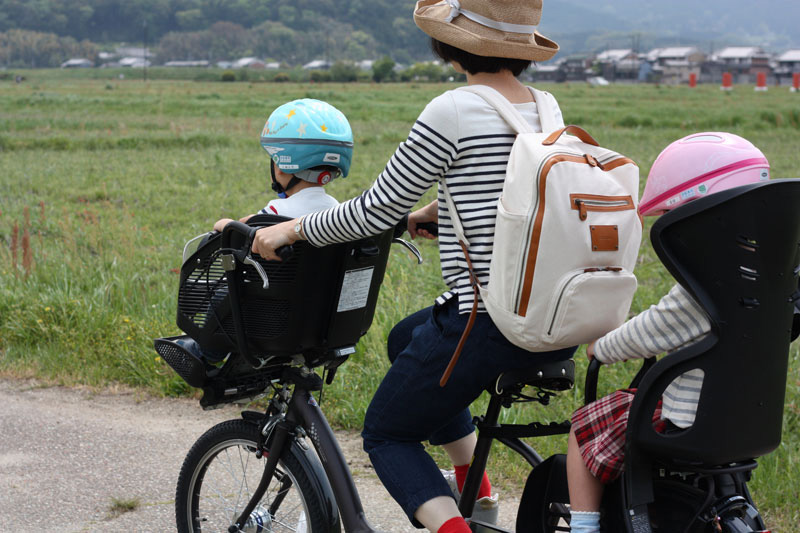 ママバッグの選び方 子供乗せ自転車にぴったりなおしゃれなママリュック ナチュラルバッグ通販conaranのブログ